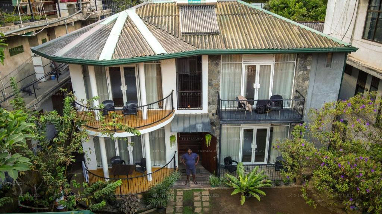 Ella Moon Rock, Ella