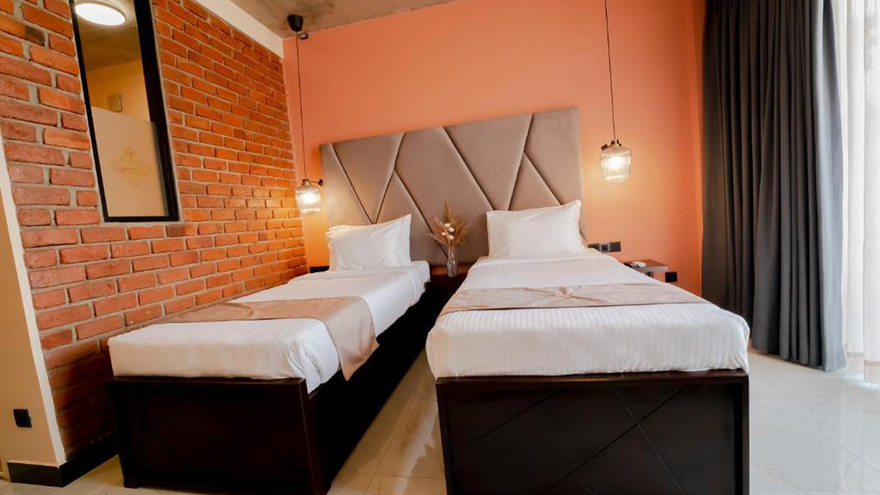 Limeshine Airport Transit Hotel bevindt zich in Katunayake.