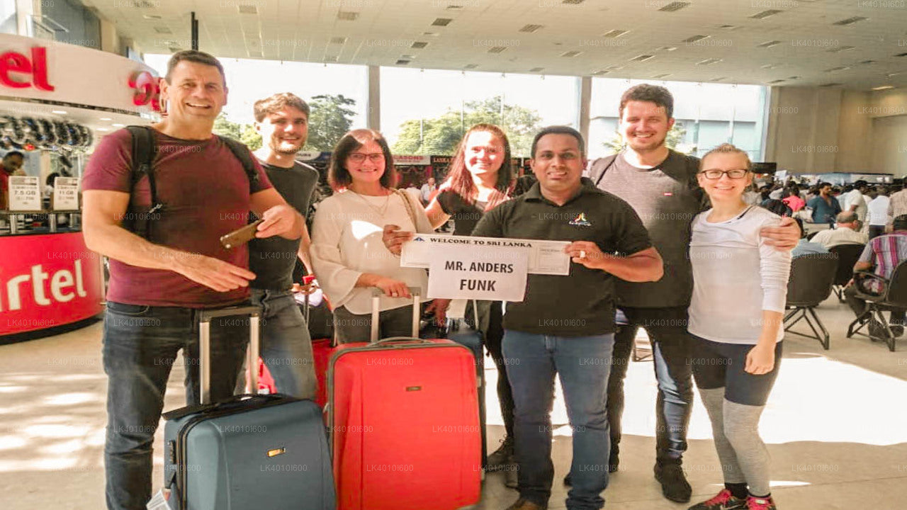 Colombo (CMB) Airport naar Hendala Privé Transfer