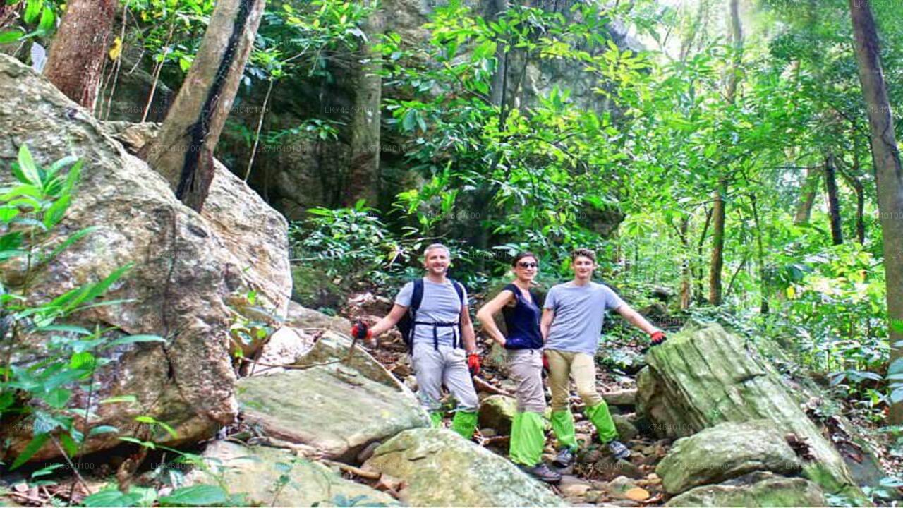 Wandeling naar Bible Rock vanuit Kegalle