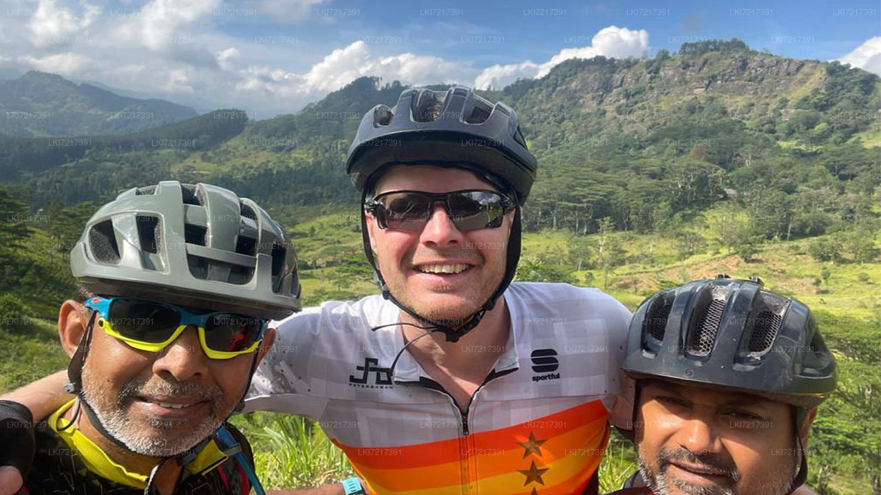 Fietstocht naar de Nuwara Eliya Highlands vanuit Kandy
