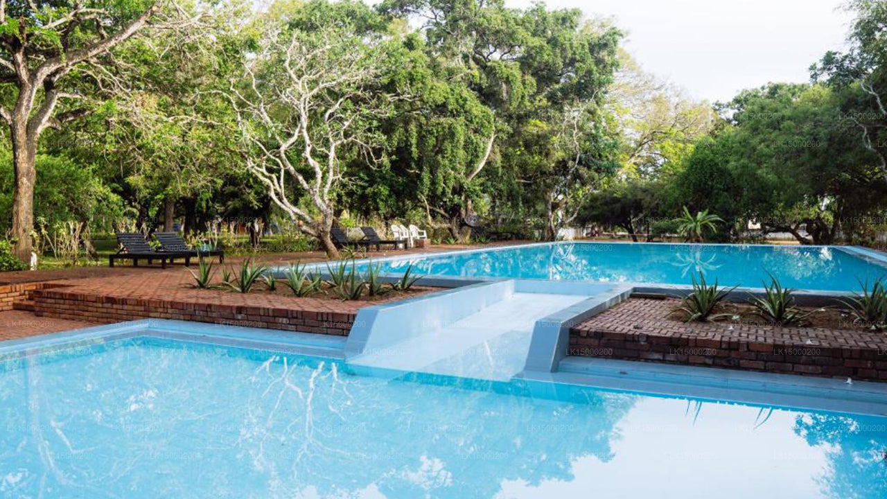 Peacock Beach Hotel bevindt zich in Hambantota.