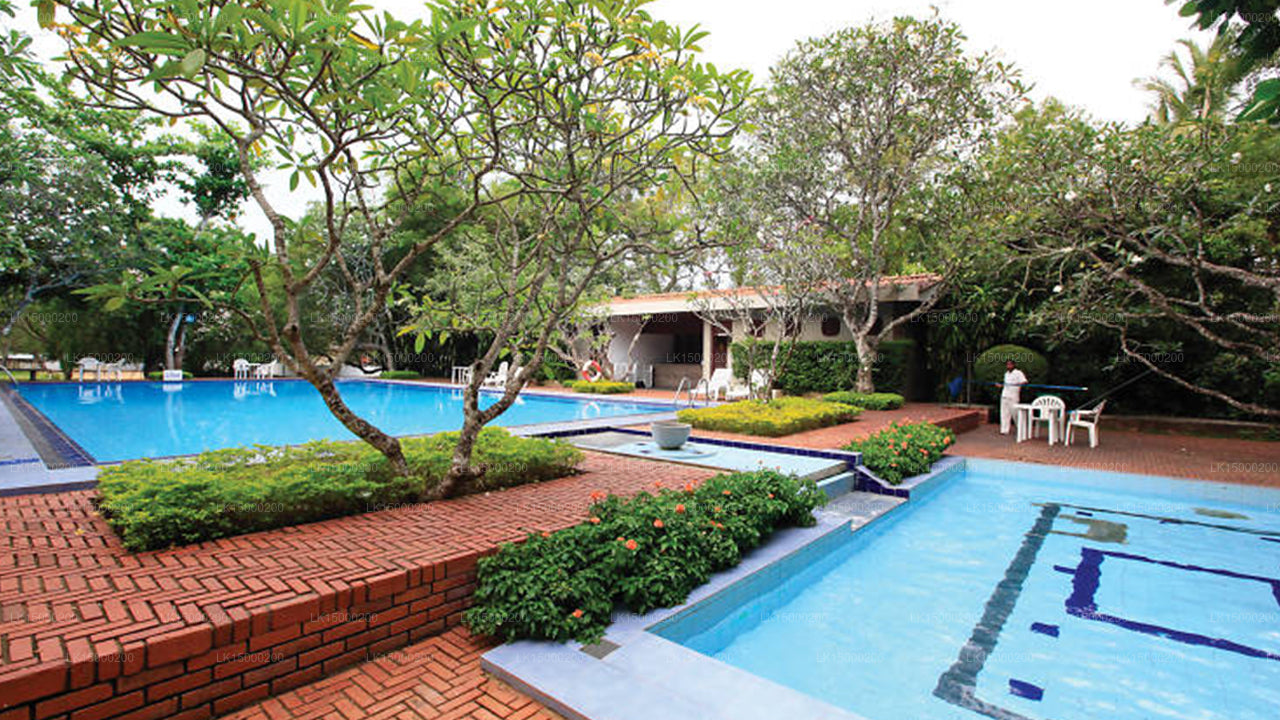 Peacock Beach Hotel bevindt zich in Hambantota.