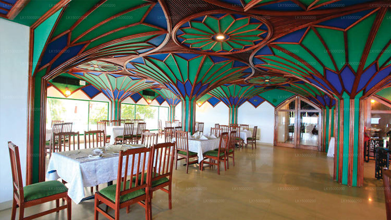 Peacock Beach Hotel bevindt zich in Hambantota.