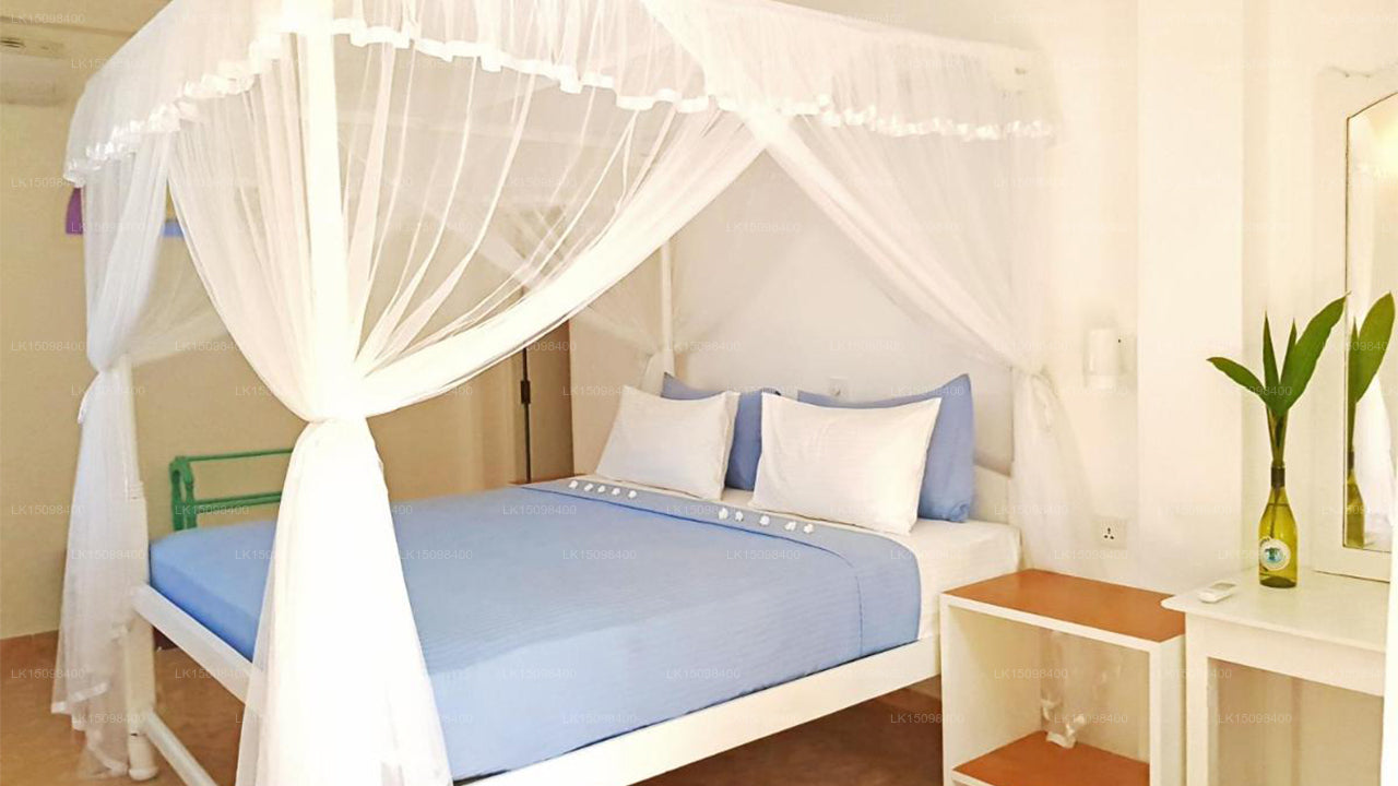 Neela's Guest House & Beach Restaurant, Hikkaduwa