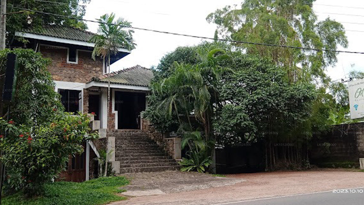 Otel Chalets, Gampaha