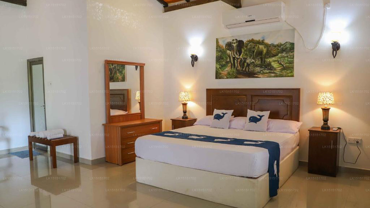 Ilamparuma Hotel, Weligama