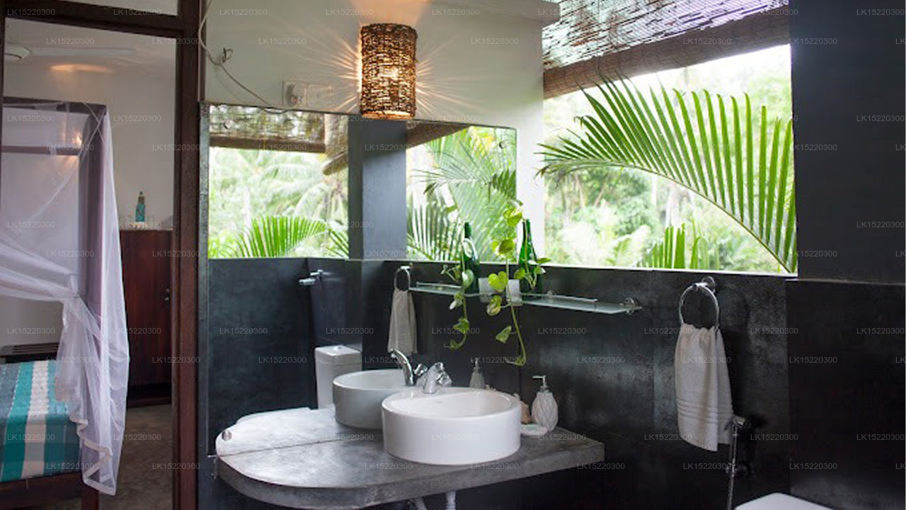 Salt House, Dikwella