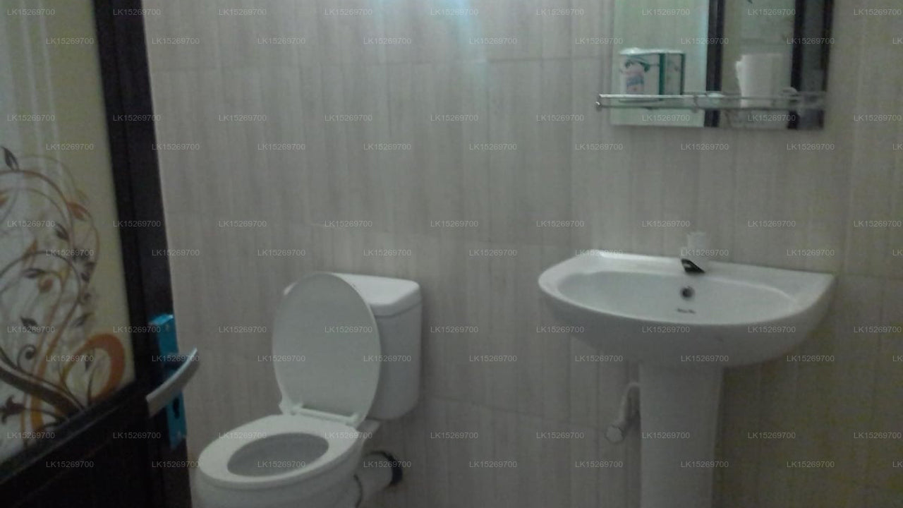 The Lake Breeze, Habarana