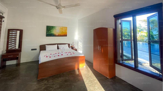 Whisky Point Surf Cabana, Pottuvil