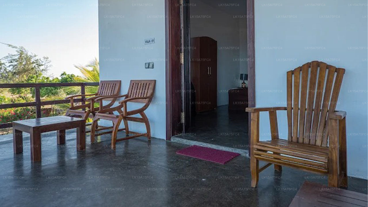 Whisky Point Surf Cabana, Pottuvil