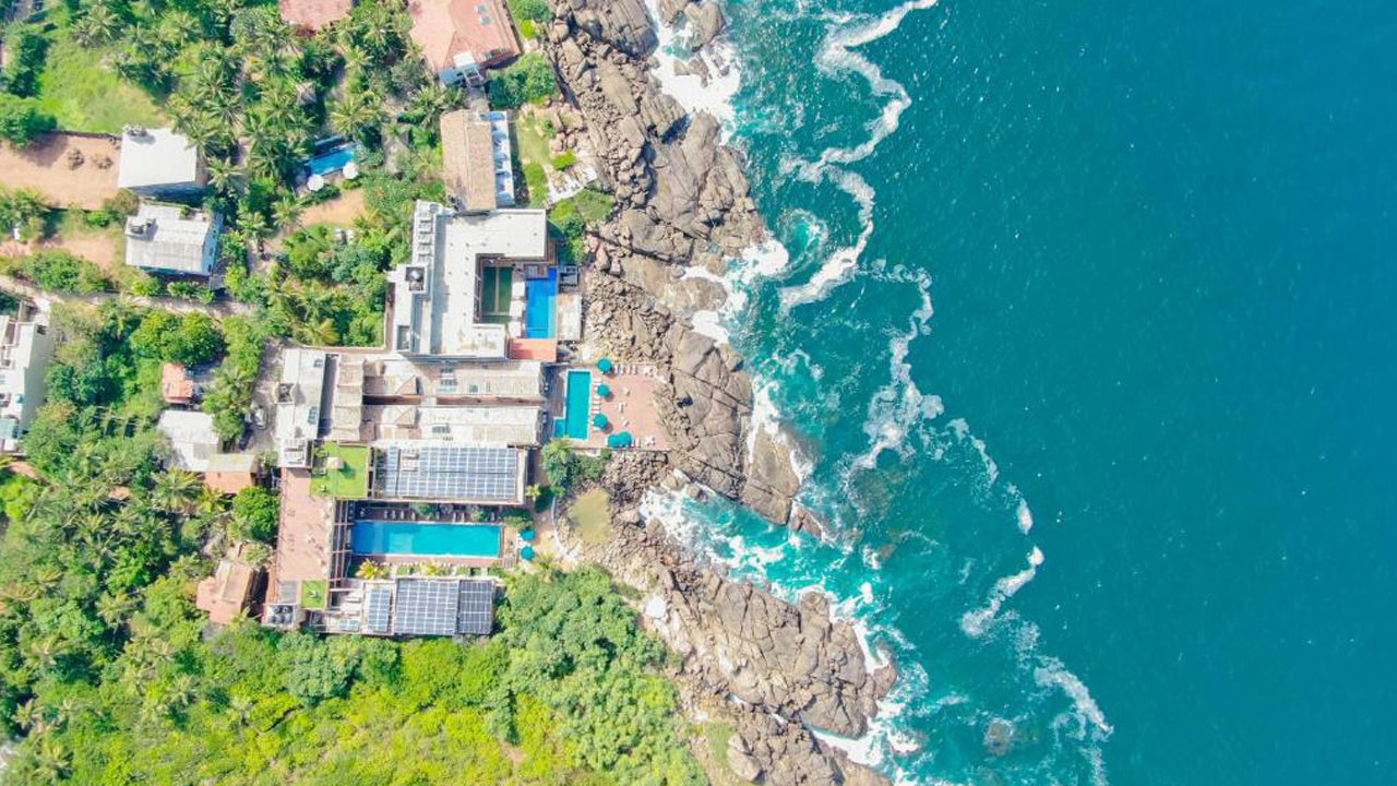 Thaproban Pavilion Waves, Unawatuna