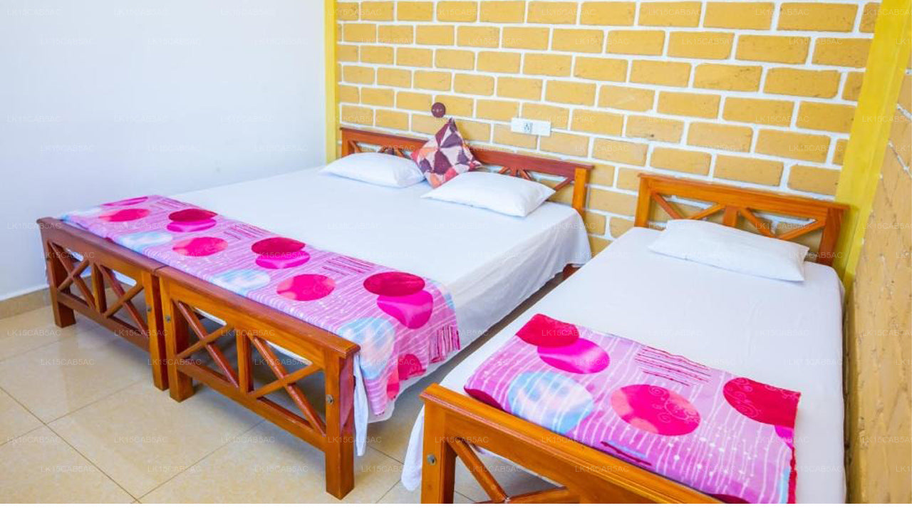 Shyni Tourist Guesthouse, Hikkaduwa