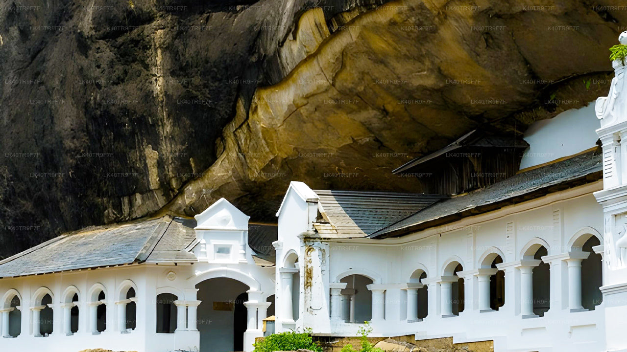 Privévervoer van Colombo naar Sigiriya met stops bij bezienswaardigheden