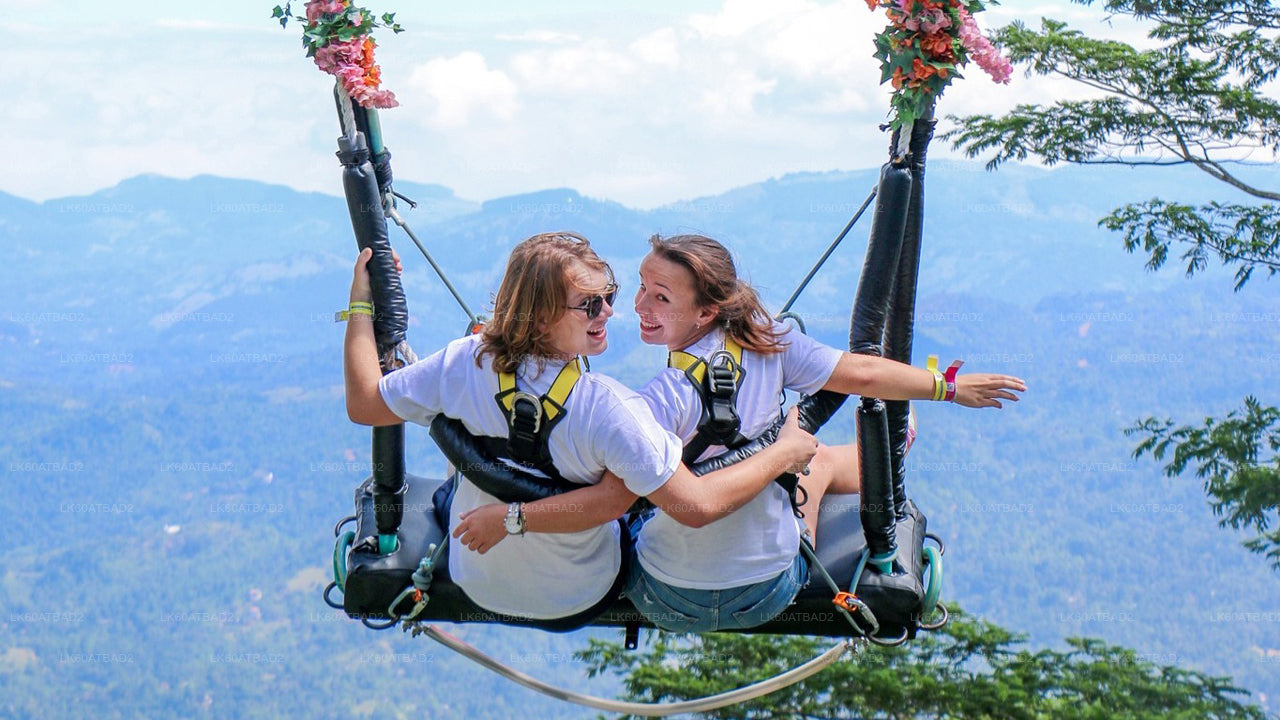 Schommel bij Ambuluwawa met panoramisch uitzicht over Kandy