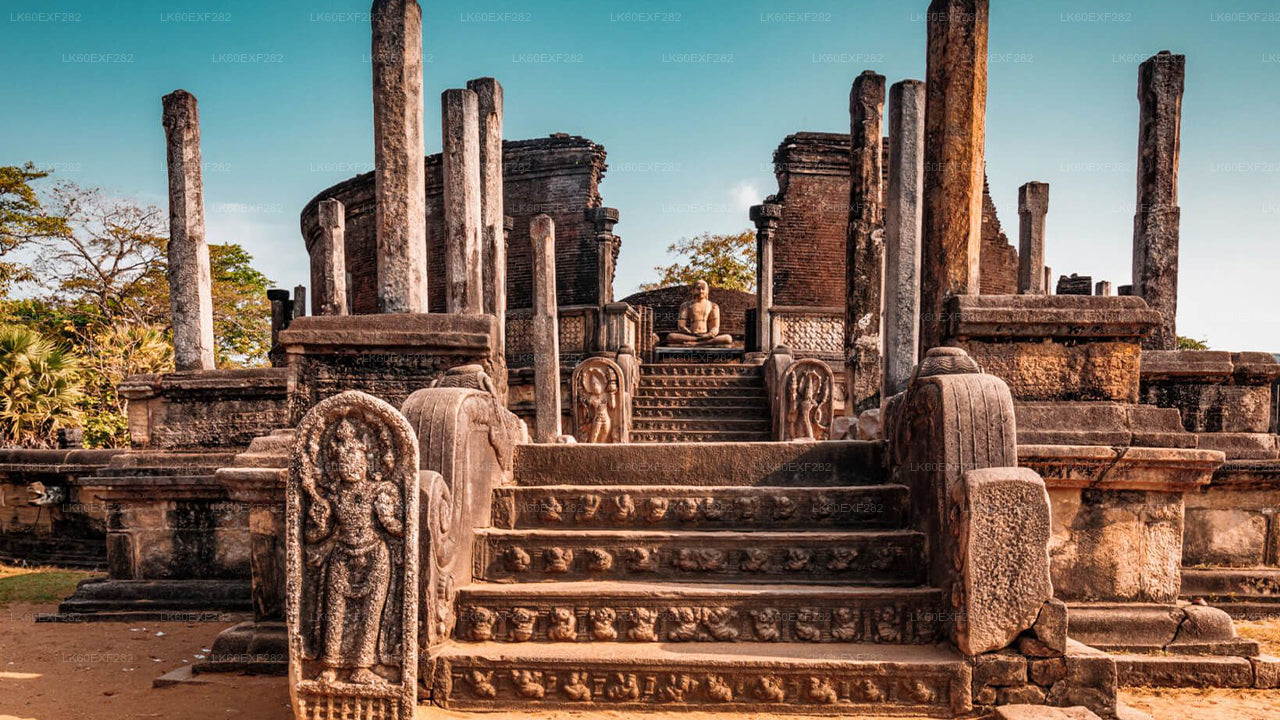 Sigiriya naar Pasikudah privétransfer met oude stadstour door Polonnaruwa