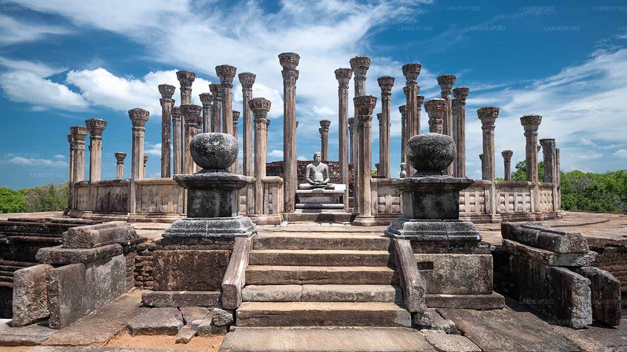 Sigiriya naar Pasikudah privétransfer met oude stadstour door Polonnaruwa