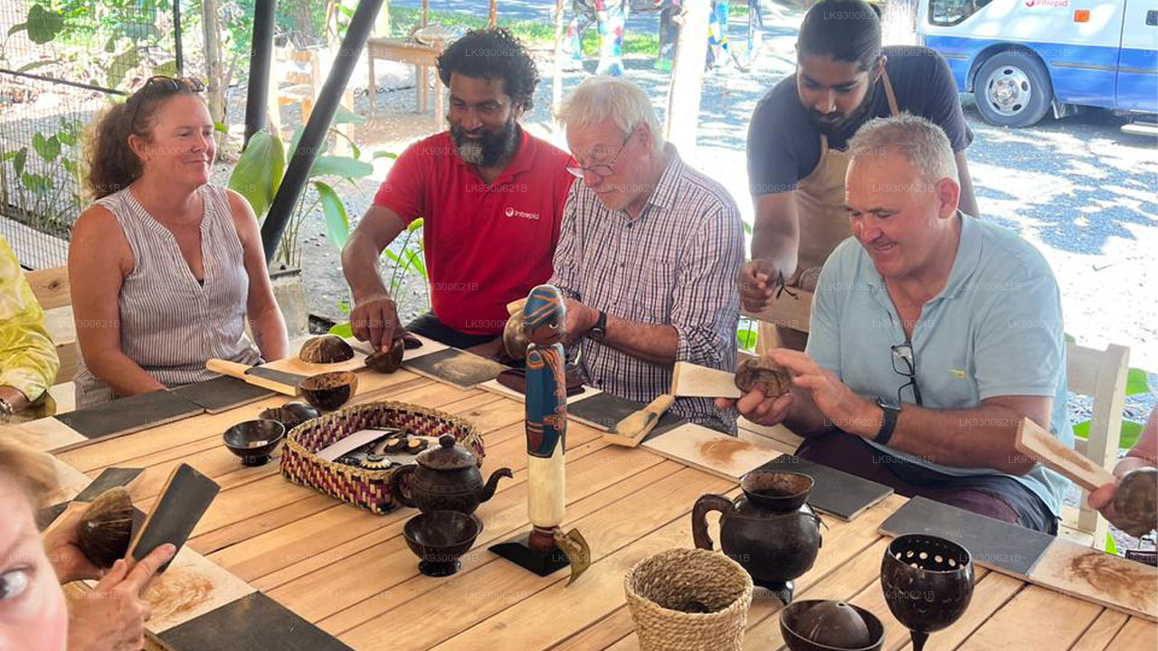 Praktische workshops kokosnootschalen en bamboe maken in Sigiriya