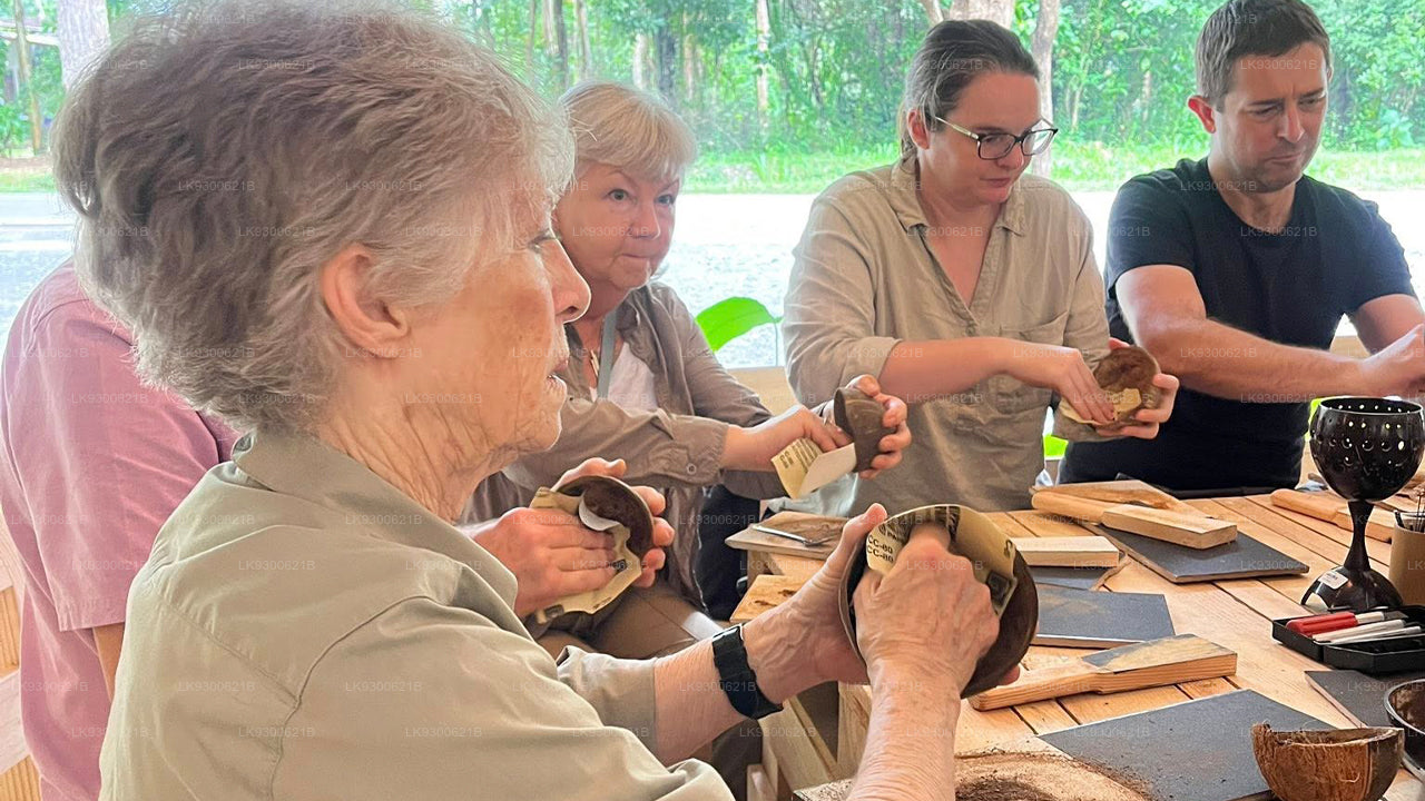 Praktische workshops kokosnootschalen en bamboe maken in Sigiriya