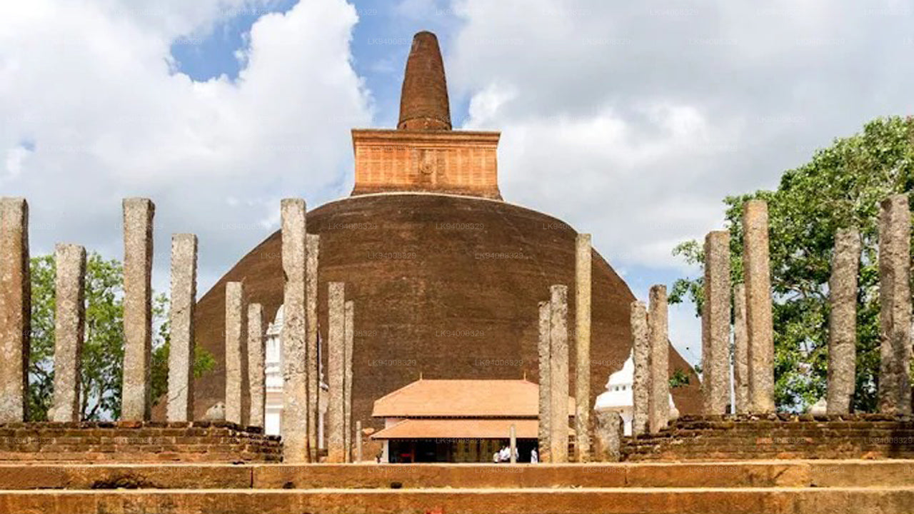 Heilige stad Anuradhapura uit Colombo