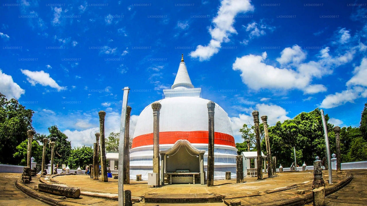 Heilige stad Anuradhapura uit Colombo