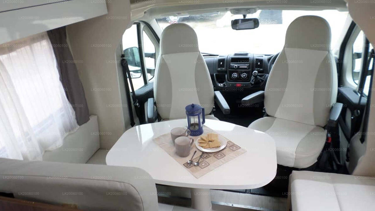 Verhuur van campers met chauffeur (Roller Team Zefiro 269P)