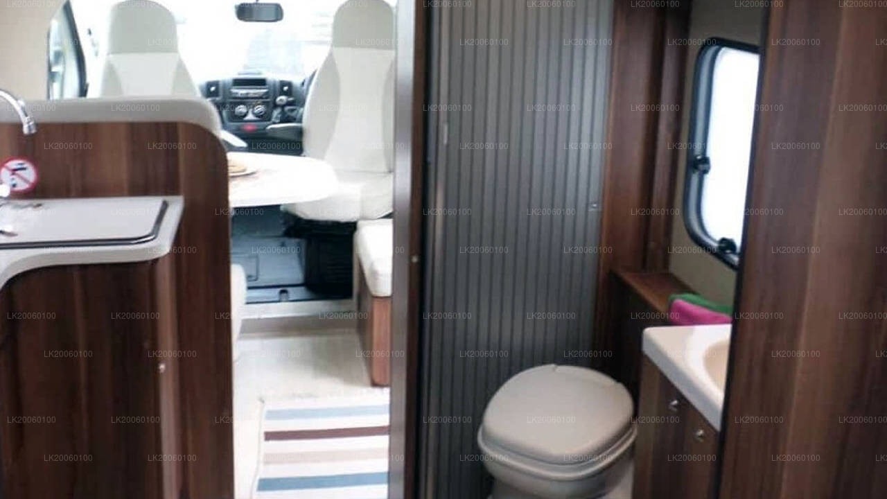 Verhuur van campers met chauffeur (Roller Team Zefiro 269P)