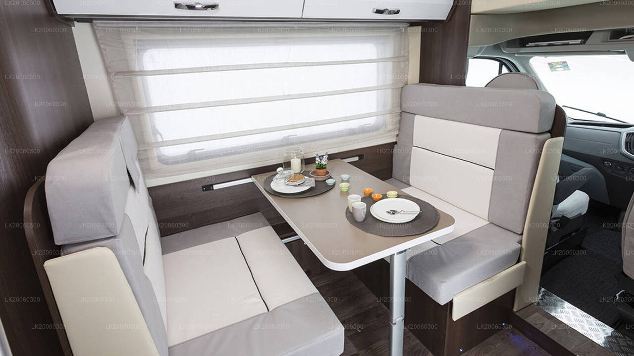 Verhuur van campers met chauffeur (Roller Team - Zefiro 690G)