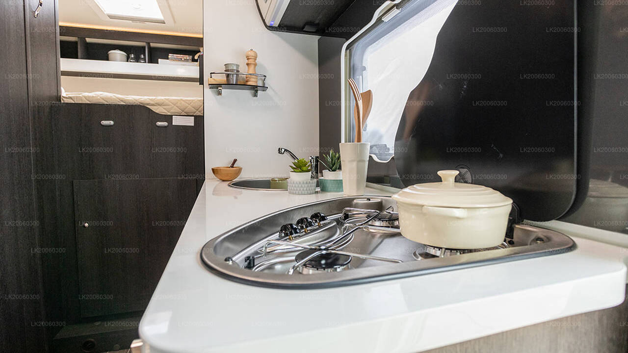 Verhuur van campers met chauffeur (Roller Team - Zefiro 690G)