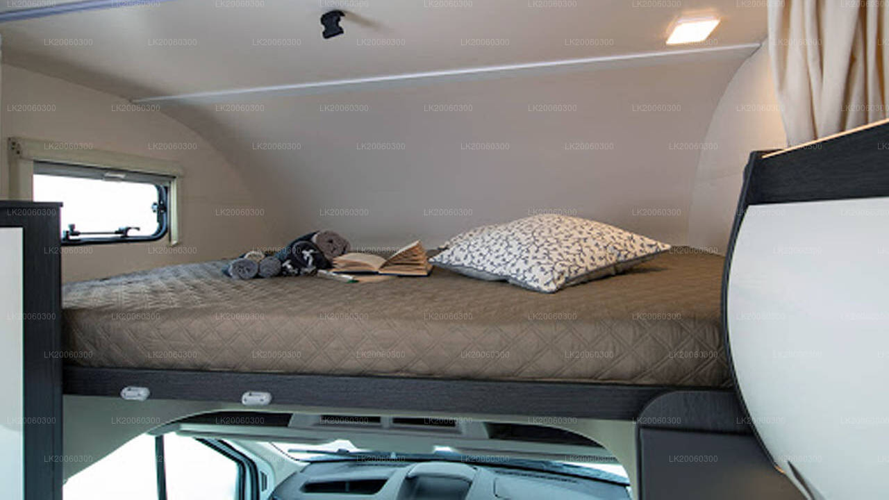 Verhuur van campers met chauffeur (Roller Team - Zefiro 690G)