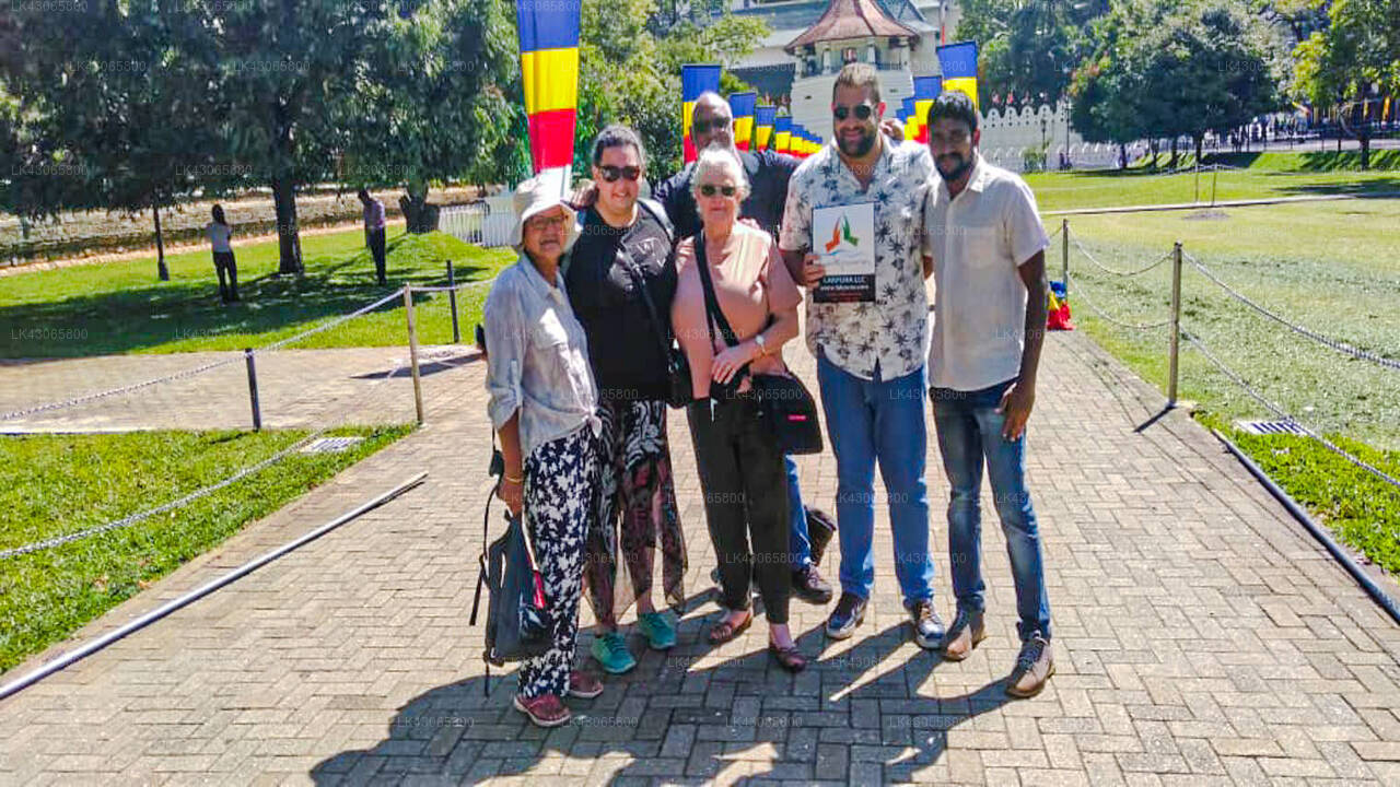 Transfer between Colombo Airport (CMB) and Mandira Dickoya Holiday Bungalow, Hatton