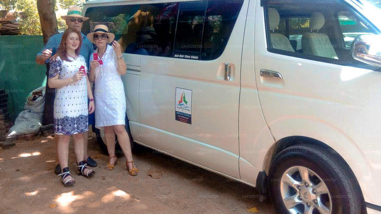 Transfer between Colombo Airport (CMB) and Karpaha Sands, Kalkudah