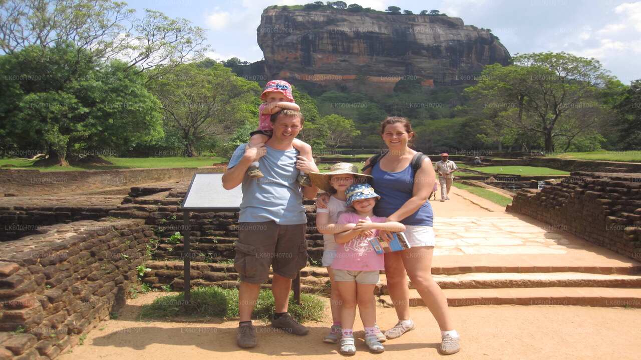 Sigiriya Rock and Village Tour vanuit Colombo