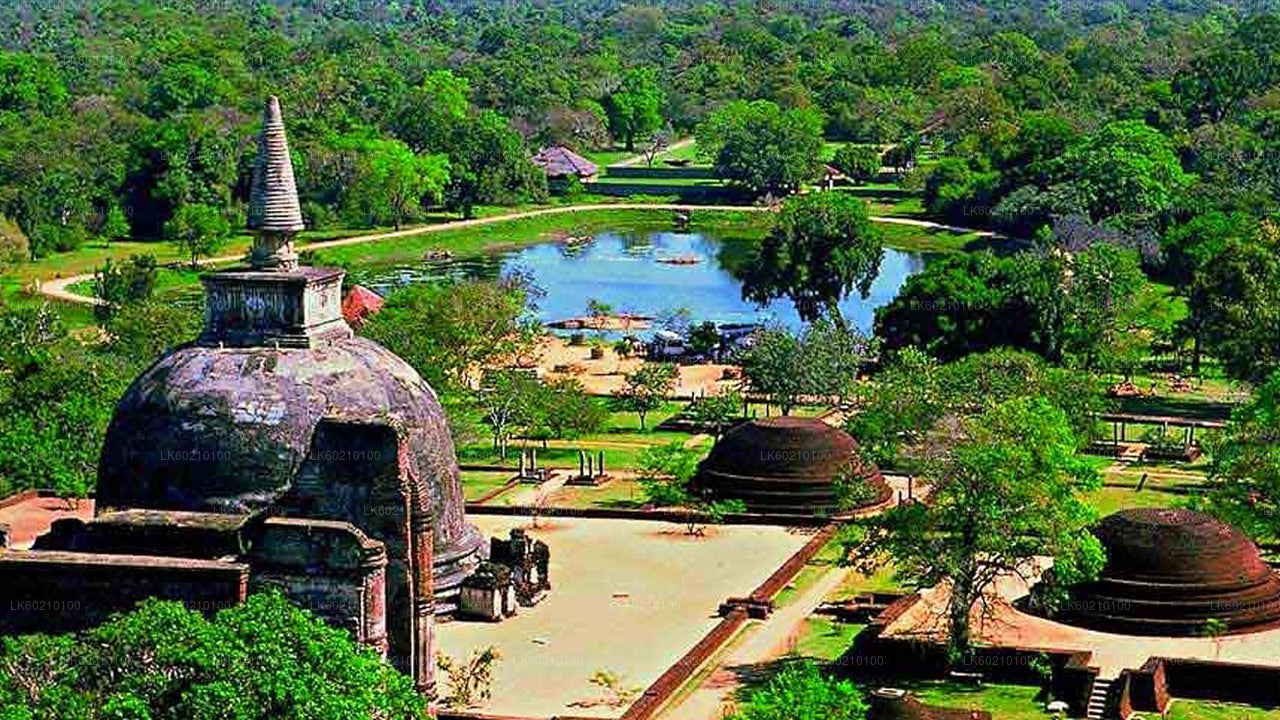 Heilige stad Anuradhapura vanuit Sigiriya