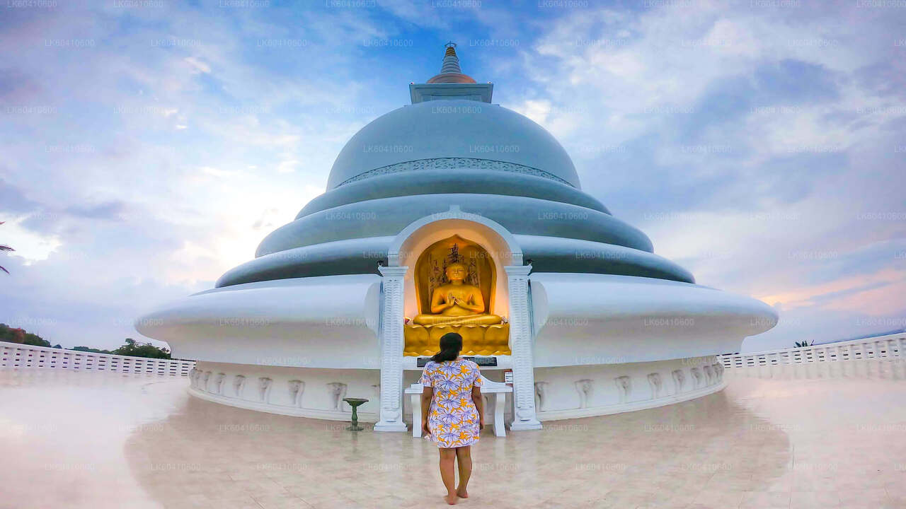 Tour langs verborgen tempels en afgelegen kustlijnen vanuit Unawatuna