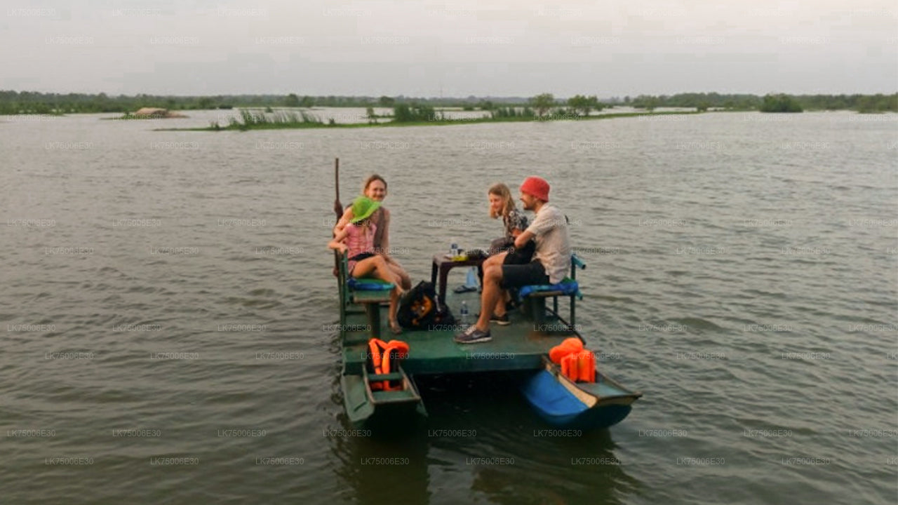 Vogels kijken vanaf een boot in het Kalametiya-reservaat vanuit Tangalle
