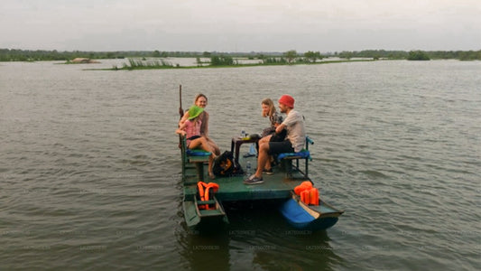 Vogels kijken vanaf een boot in het Kalametiya-reservaat vanuit Tangalle

