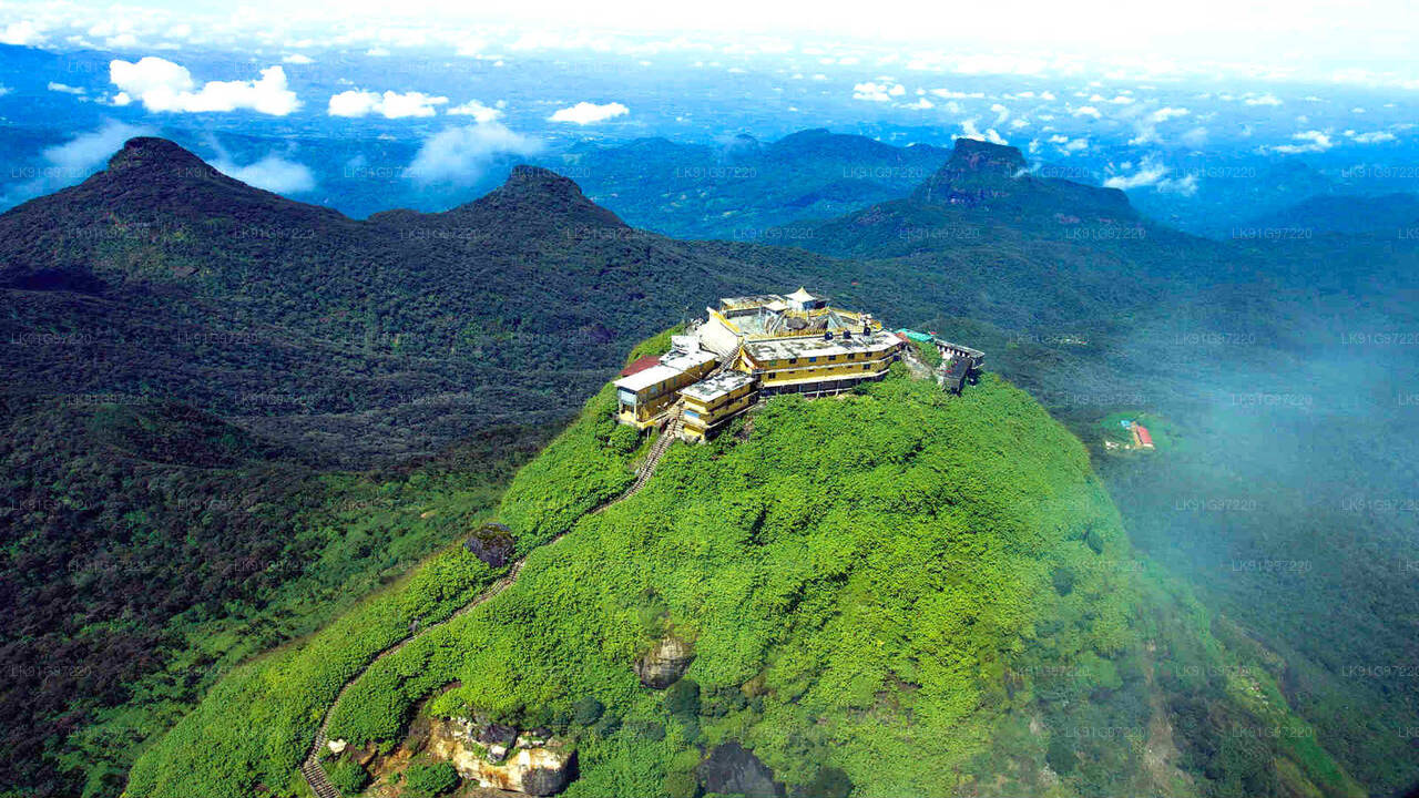 Panoramische vlucht naar Adam's Peak vanuit Ratmalana