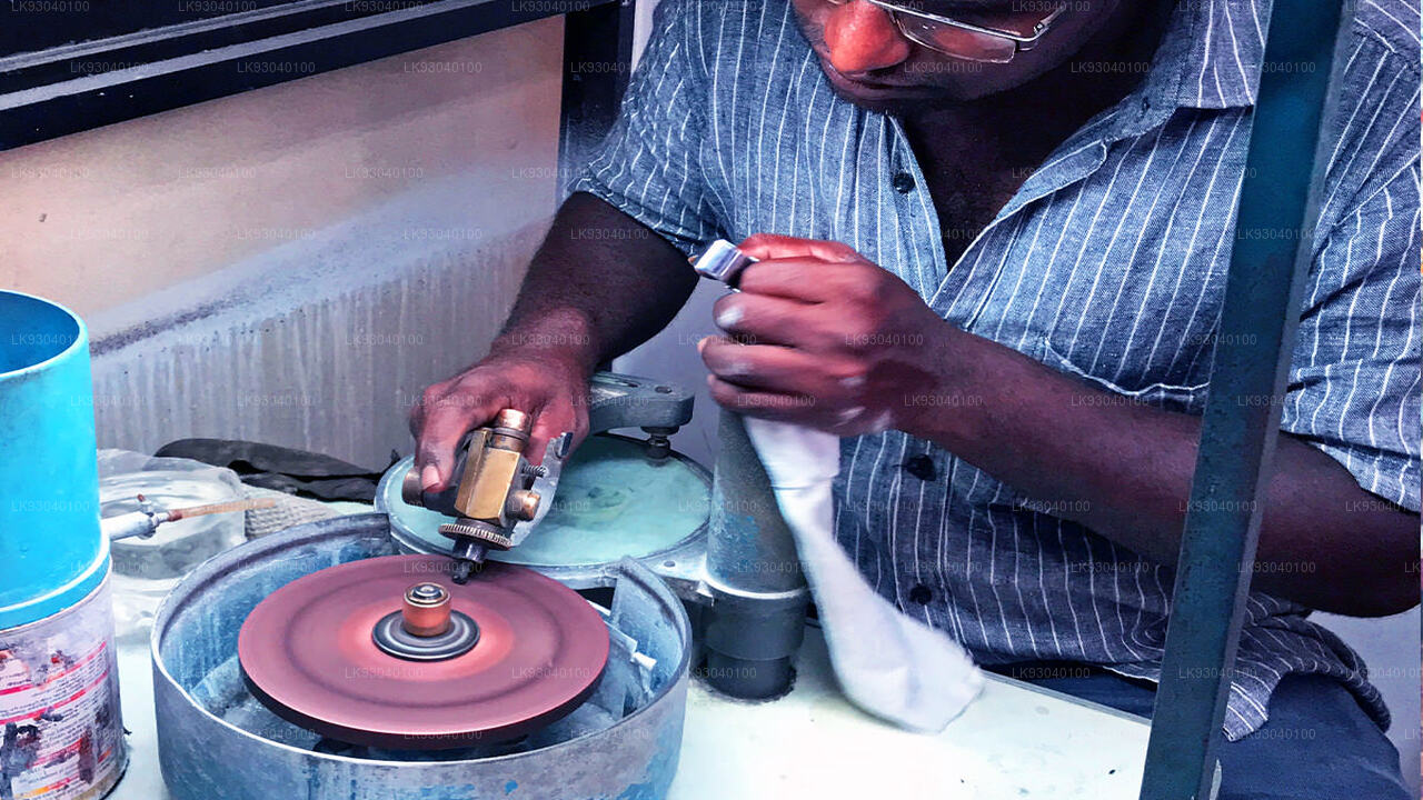 Edelstenen- en sieradenworkshop van Weligama