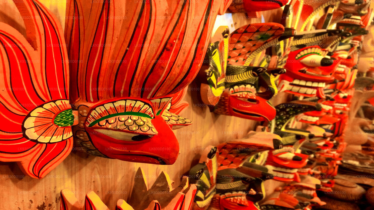 Rondleiding door de maskermakerij in Bentota